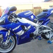 Yamaha r1