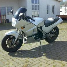 Kawasaki GPZ 600 R