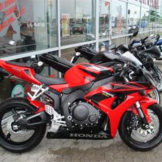 Honda Honda CBR 1000RR Fireblad