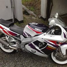 Yamaha FZR 600R