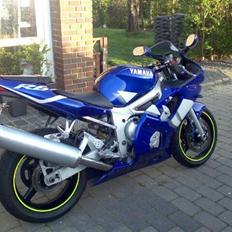 Yamaha R6