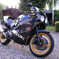 Suzuki gsx 400r