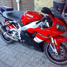 Yamaha yzf R1 Solgt