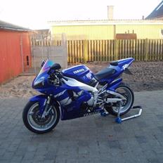 Yamaha r1
