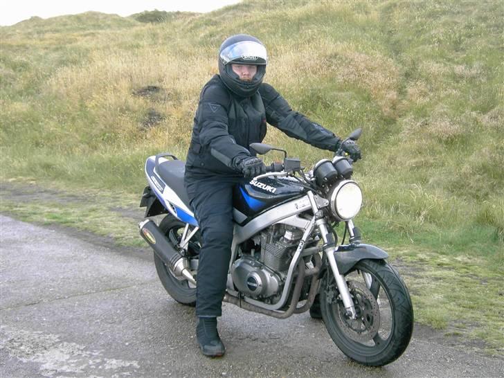 Suzuki GS 500 K4 - MC i de farlige klitter paa fanø billede 2