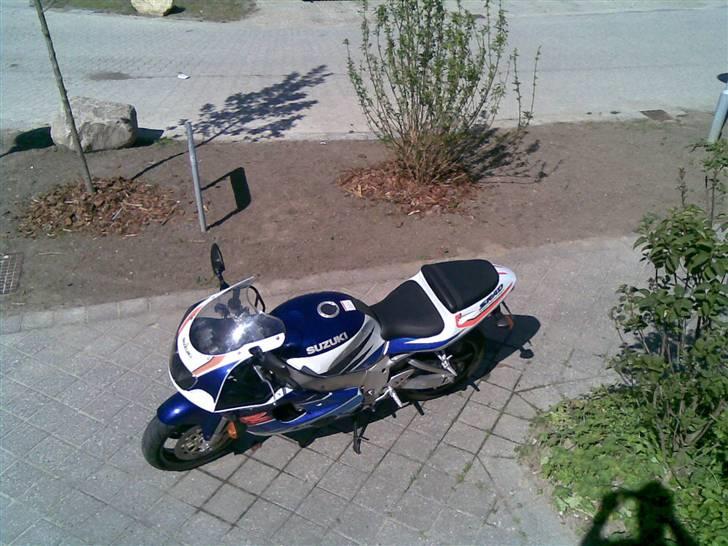 Suzuki GSX750R billede 4