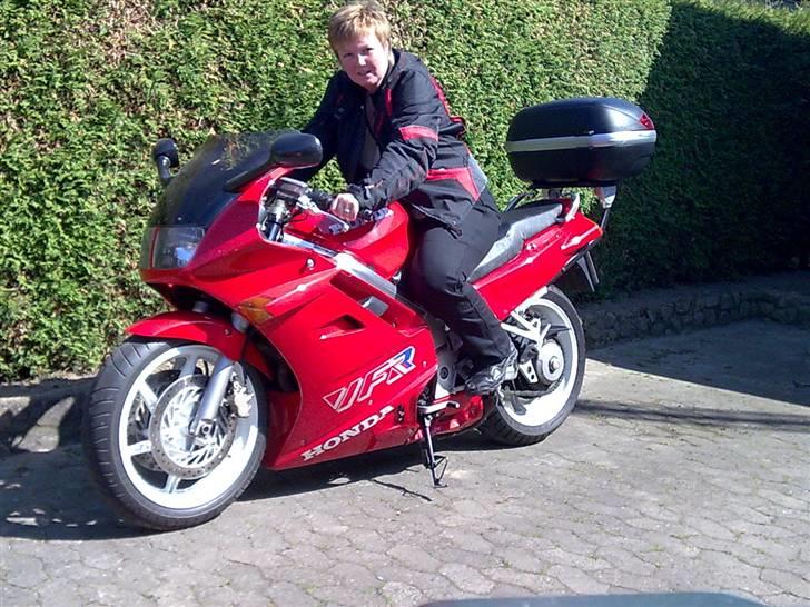 Honda VFR 750F.* SOLGT* - Ja så fik jeg top box på så nu kan jeg da have lidt med på turen billede 8