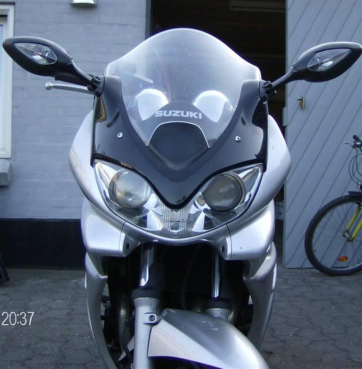 Suzuki GSF 600 Bandit - Forfra billede 15