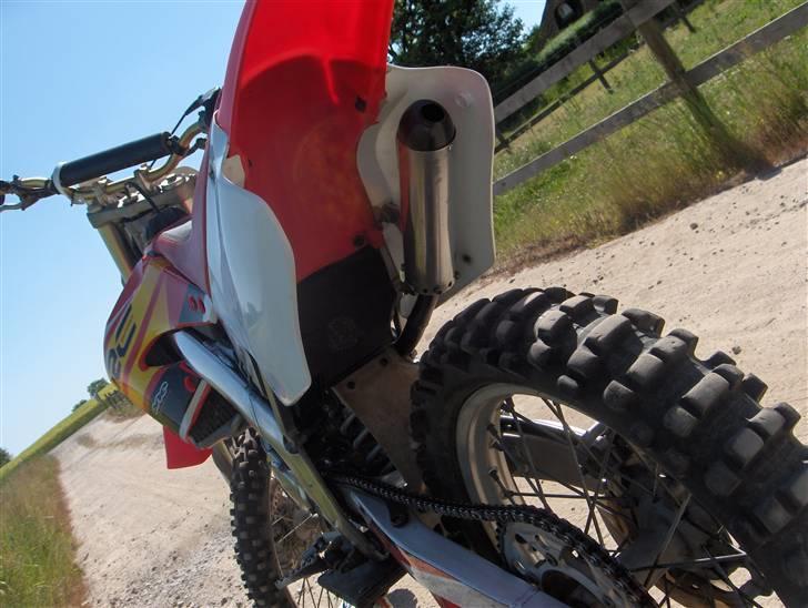 Honda CR 125 R (Solgt) - med nye og rene skjolde billede 2