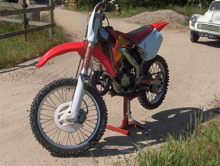 Honda CR 125 R (Solgt) - med nye og rene skjolde billede 8