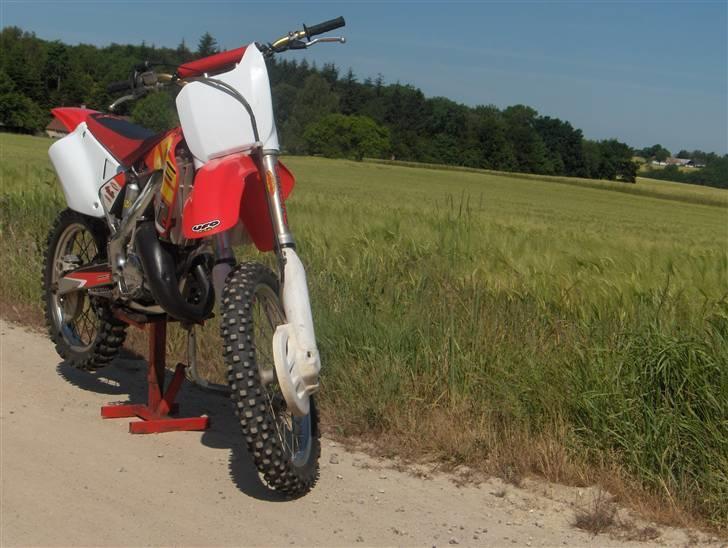 Honda CR 125 R (Solgt) - med nye og rene skjolde billede 9