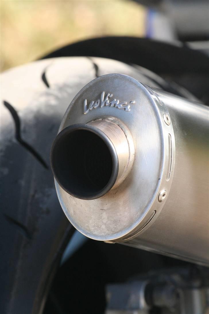 Yamaha R6 - Nærbillede af Leo Vinci Titanium udstødning billede 7