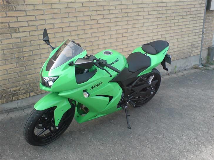 Kawasaki Ninja 250R *SOLGT* billede 2