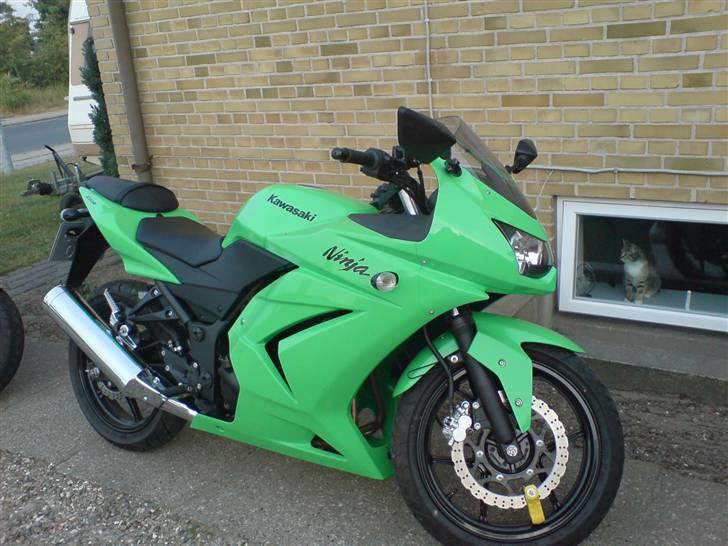 Kawasaki Ninja 250R *SOLGT* billede 3