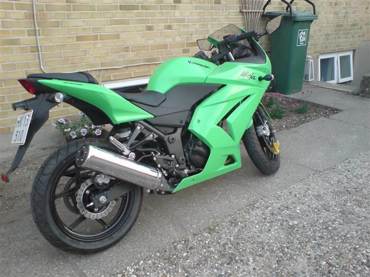 Kawasaki Ninja 250R *SOLGT* billede 4