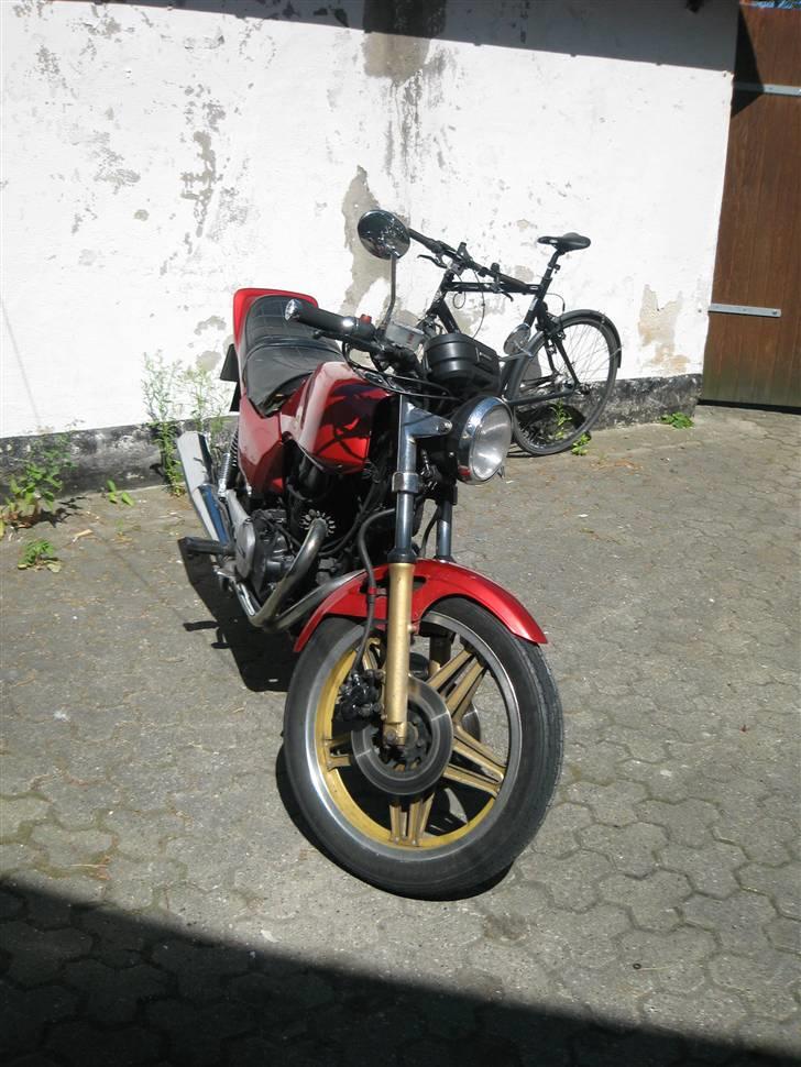 Honda CB 400 billede 2