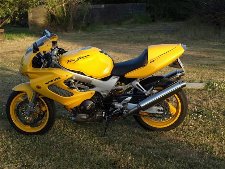 Honda vtr1000F (solgt) billede 3