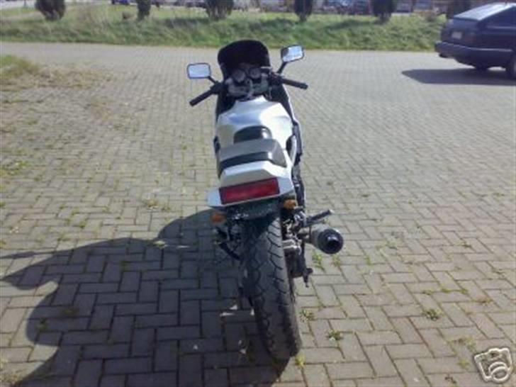 Kawasaki GPZ 600 R billede 3