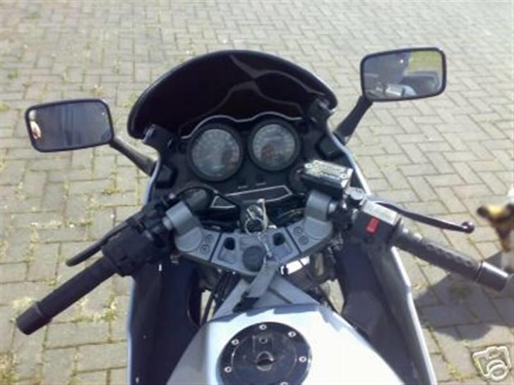 Kawasaki GPZ 600 R billede 4