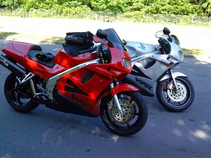 Honda VFR 750 F *Solgt* billede 7