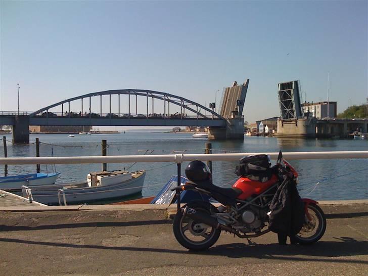 Ducati Monster 750 i.e. SOLGT - På ferie i Danmark. Billed taget i Sønderborg billede 16