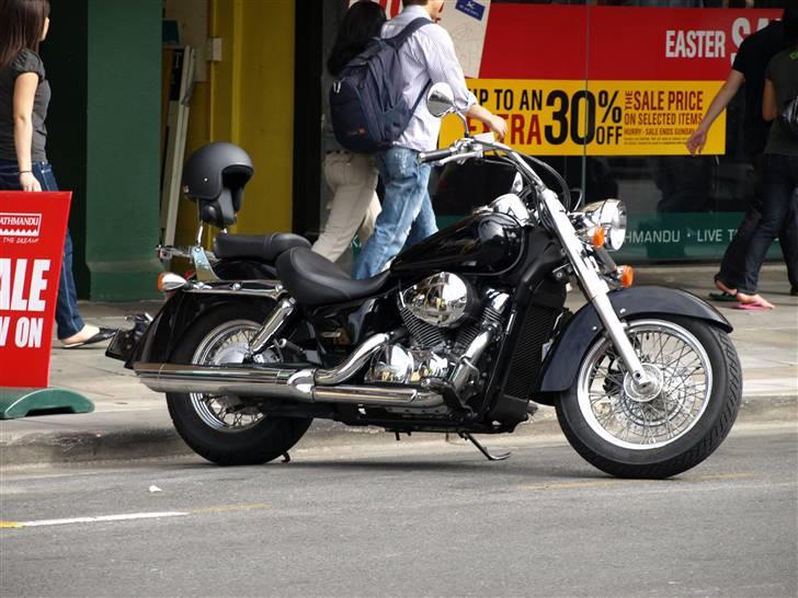 Honda VT750C Shadow (SOLGT) - På hovedgaden i Adelaide billede 2