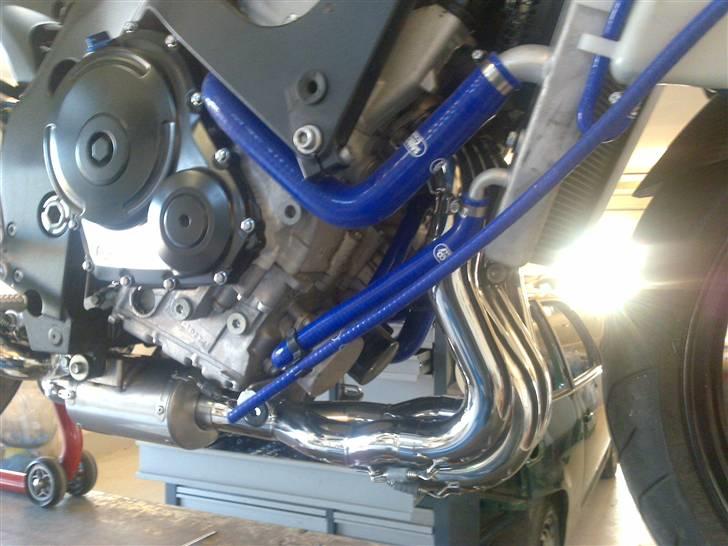 Suzuki GSX-R 750 Carbon - Yoshi full system og Samco silikioneslanger nå ja og ny køler billede 5