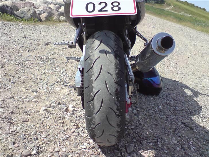 Kawasaki zxr 750 SOLGT - Så kom der et nyt bagdæk på. Denne gang et nr større end standard!  billede 11