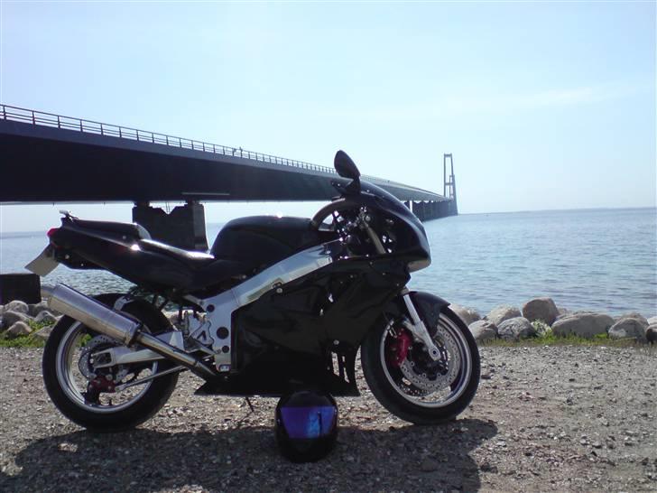 Kawasaki zxr 750 SOLGT - Der er nu intet som et billede af ens øjesten og så med broen i baggrunden! :-) billede 12