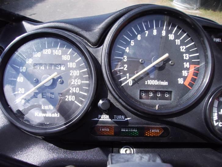 Kawasaki ZZR 600 - hun har gået meget men den kører som en drøm billede 5