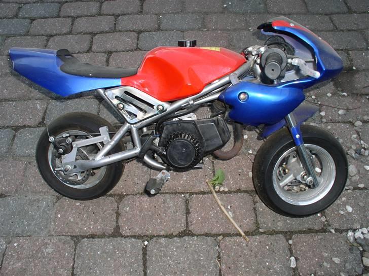 Honda VFR 750 - Tjaa og så har jeg min "legetøjs cykel" Æ POCKET ! Den kan man få meget sjov ud af, både for voksne og børn!! billede 6