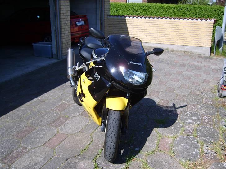 Kawasaki ZX9R billede 3