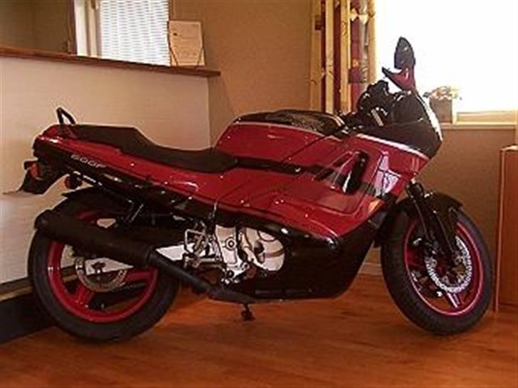 Honda CBR 600 F - Sådan så den ud da jeg købte den. (NB. Farverne snyder lidt). billede 7