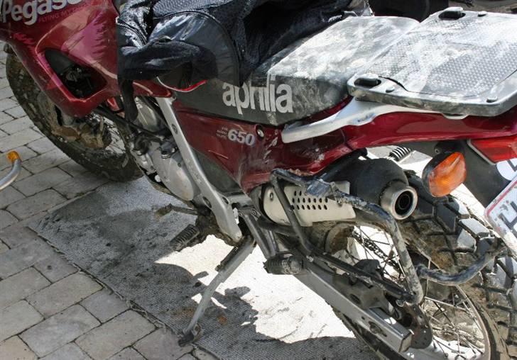 Aprilia Pegaso - Test af Pirac bagdæk: tæsk fik den godt nok, lige så jeg blev helt nervøs! billede 5