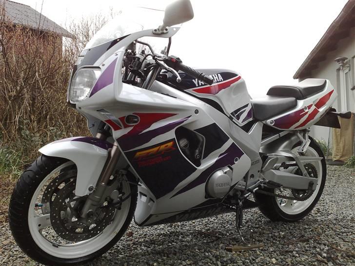 Yamaha FZR 600R billede 1