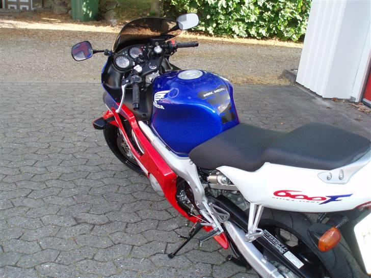 Honda CBR 600  F 4 "SOLGT" - LIGE TIL AT SPRINGE PÅ . billede 7