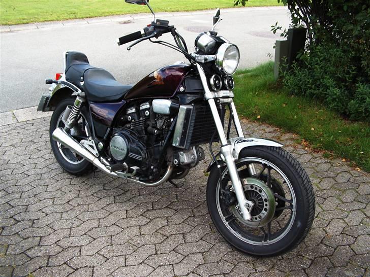 Honda VF 750 COSTUM billede 3