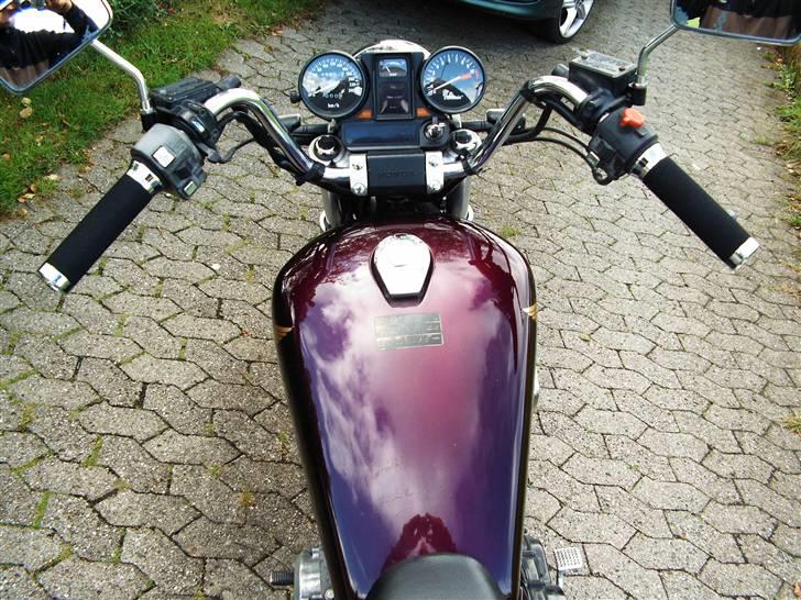 Honda VF 750 COSTUM billede 4