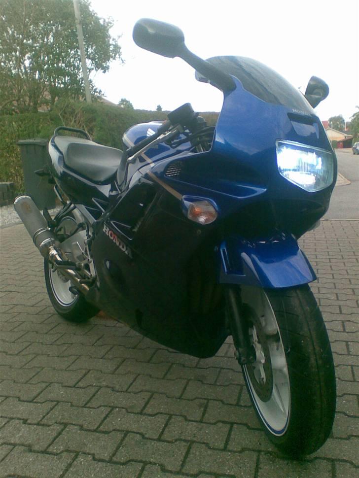 Honda CBR 600 F - SOLGT billede 2