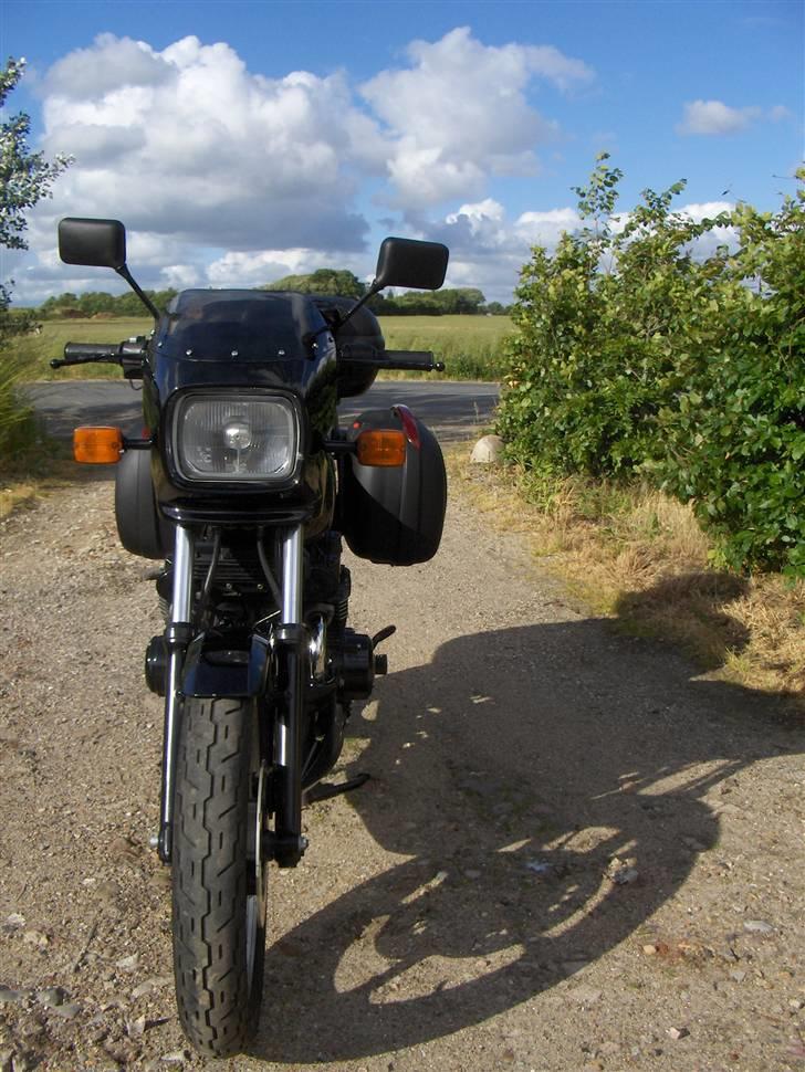 Kawasaki GpZ 550  *TIL SALG* - Set forfra med skygge billede 2