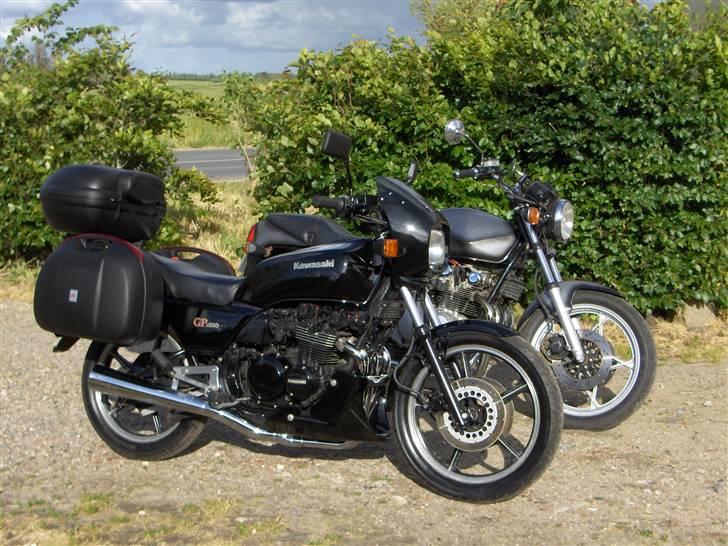 Kawasaki GpZ 550  *TIL SALG* - Min og mandens MC´er, selvfølgelig med min forrest :o) billede 15