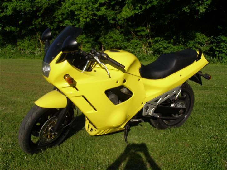 Suzuki Gsx f 750 billede 2