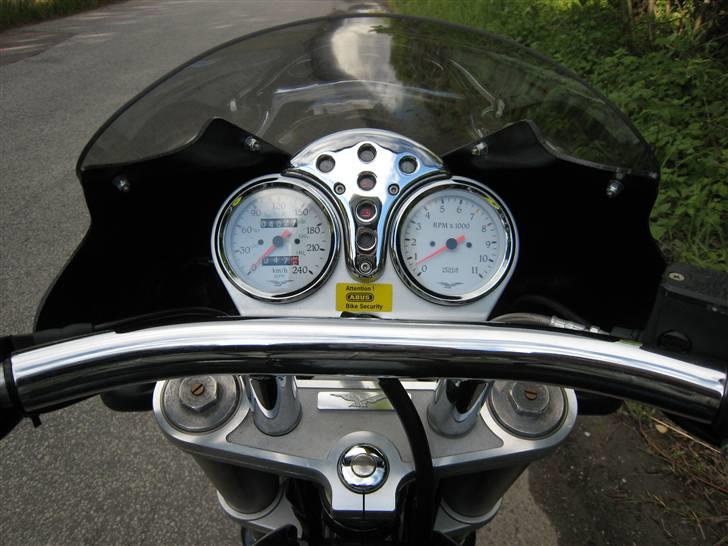 Moto Guzzi Centauro - Man kan se justerings skruerne til White Power forgaflen. billede 14