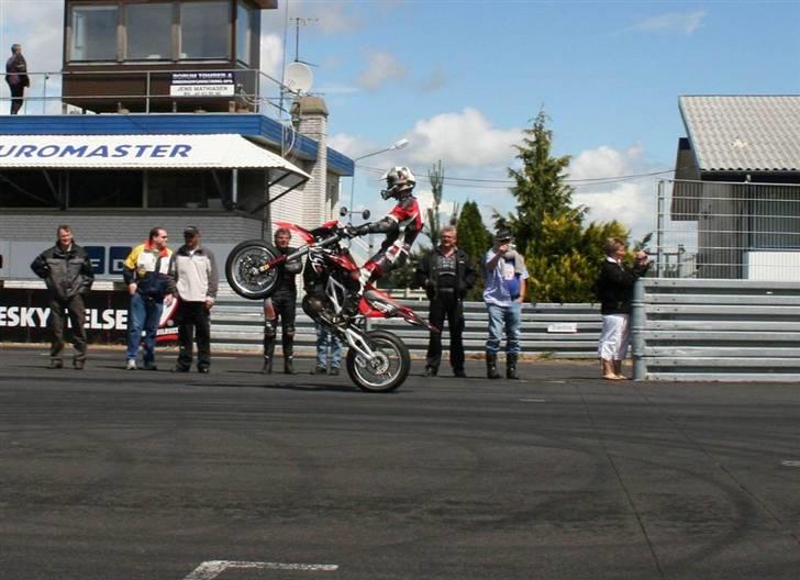 Aprilia SXV550 - Fra "stuntshow" på Jyllandsringen d.14/06 billede 17