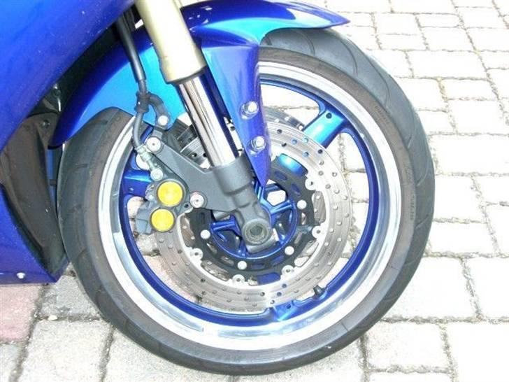 Yamaha R1 SOLGT - Som den stod ved forhandleren i Tyskland billede 4