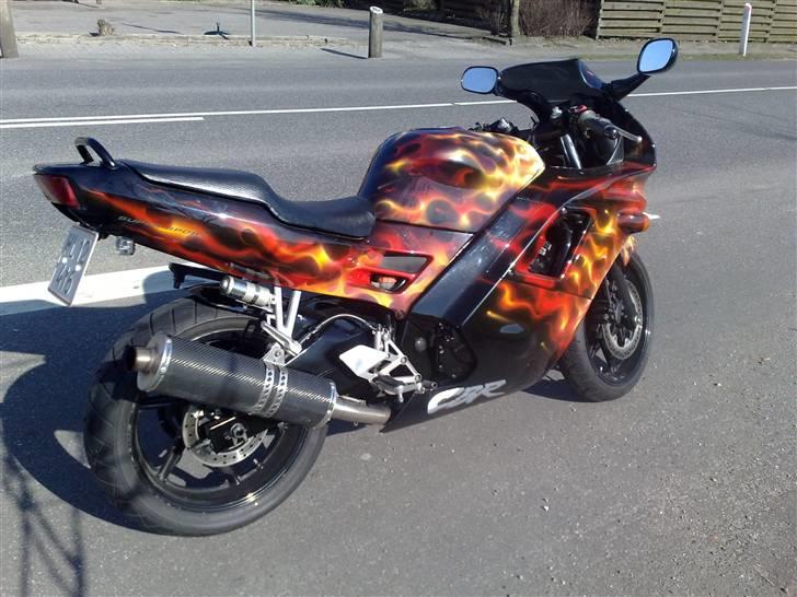 Honda CBR 600 F2 "SOLGT" - Et af de nye billeder efter jeg har fået malet bagsvinger og motor. billede 11