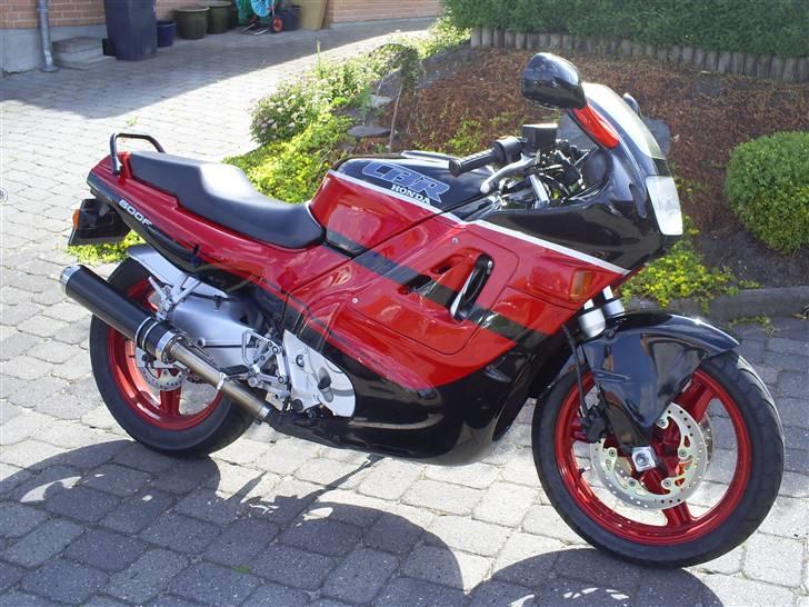 Honda CBR 600 F - Så er min nye potte monteret. Så lyder mine 34 heste potente :p billede 8