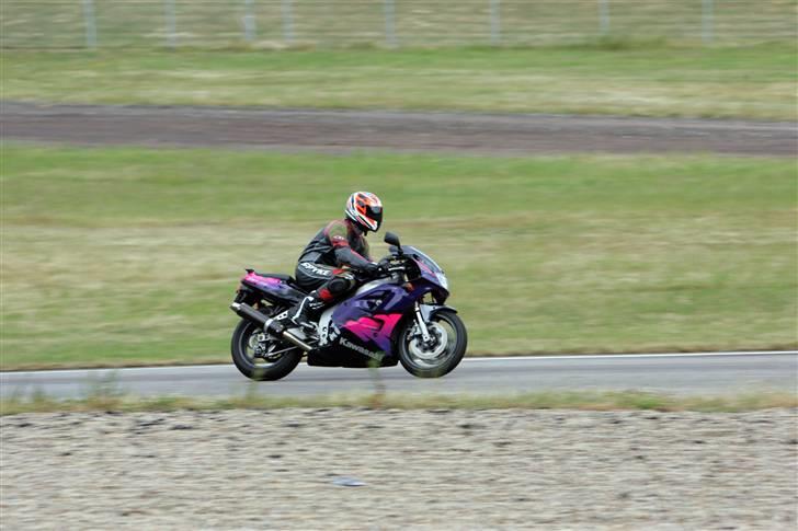 Kawasaki zxr 400 (solgt) - Dejlig dag... det skal jeg HELT klart prøve igen  billede 8