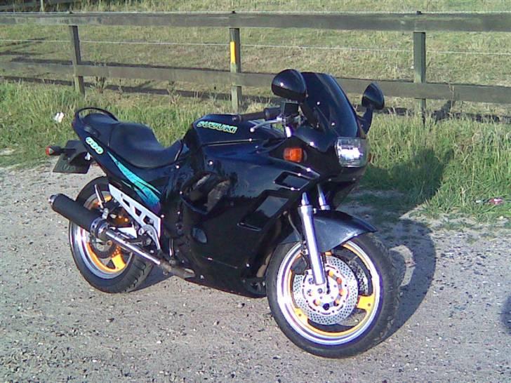 Suzuki GSX 600 F (solgt) billede 2