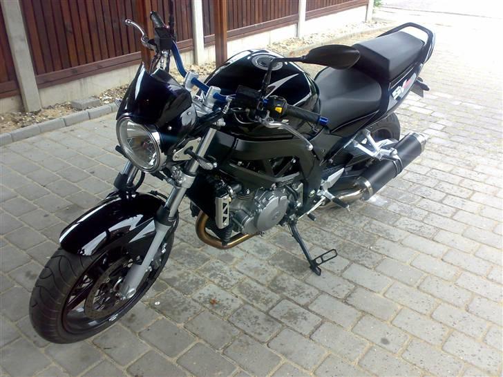 Suzuki Sv 1000N k7 - er hun ik smuk :D  billede 1